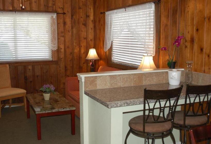 بنجلو قياسى غرفتين نوم, El Rancho Motel