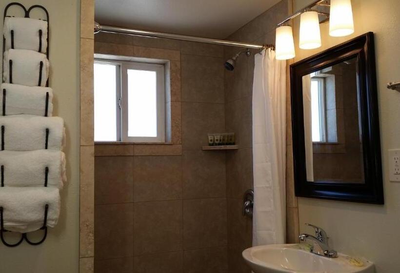 جناح غرفتين نوم, El Rancho Motel