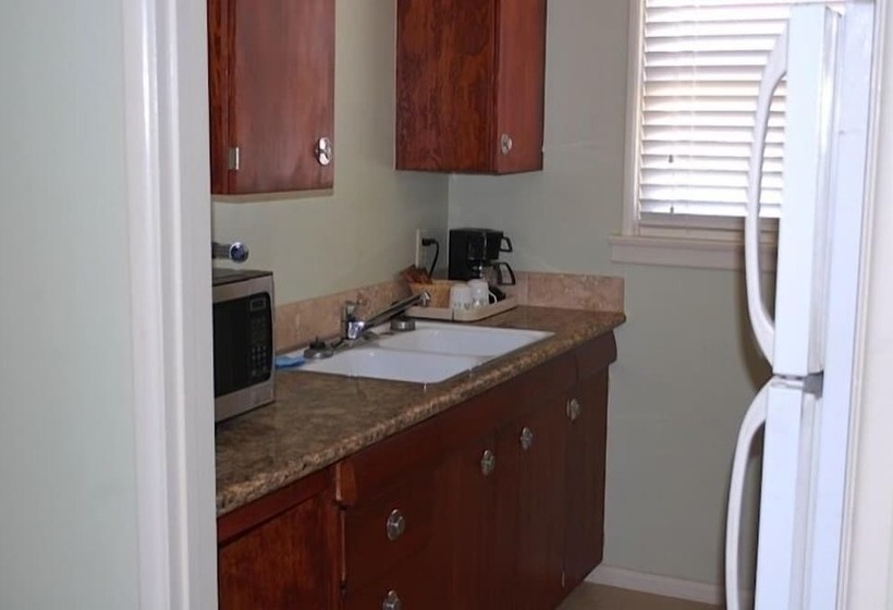 غرفه قياسيه سريرين مزدوجين, El Rancho Motel