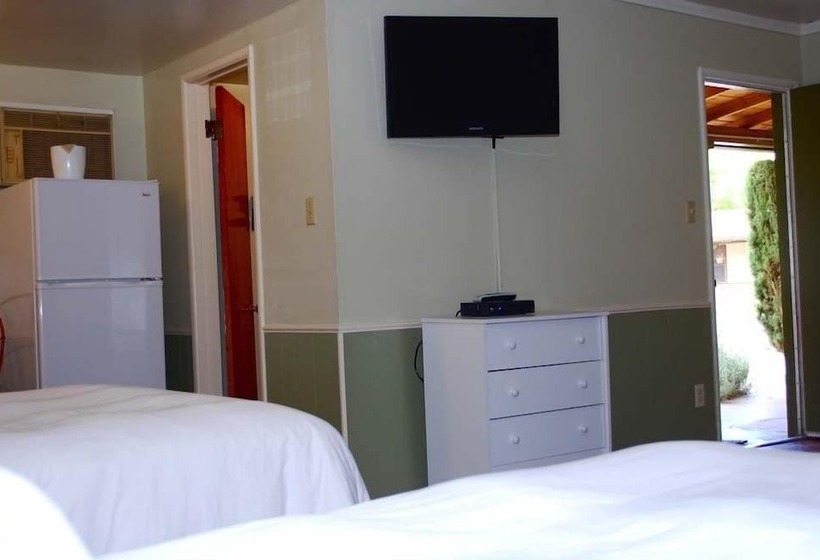 غرفه قياسيه سريرين مزدوجين, El Rancho Motel
