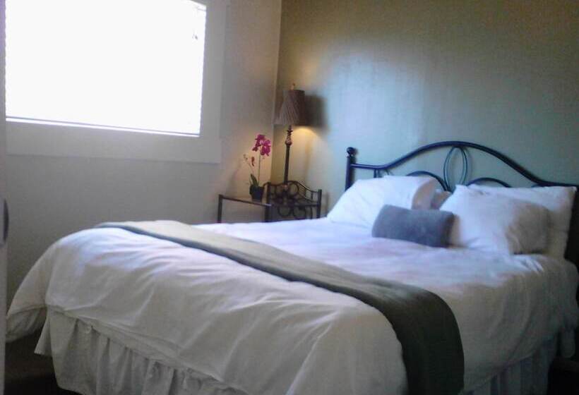 بنجلو قياسى غرفتين نوم, El Rancho Motel