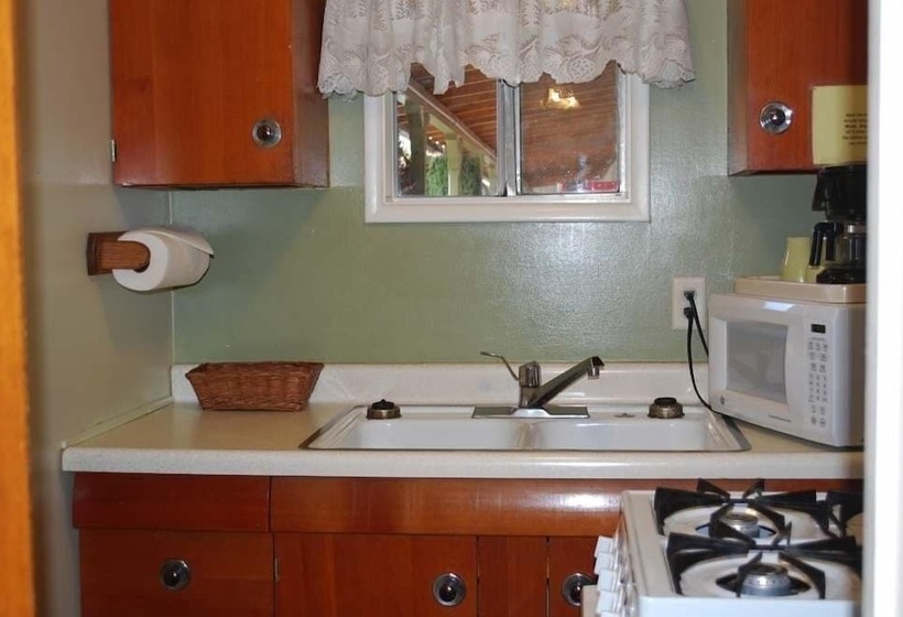 غرفه قياسيه سريرين مزدوجين, El Rancho Motel