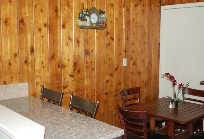 بنجلو قياسى غرفتين نوم, El Rancho Motel