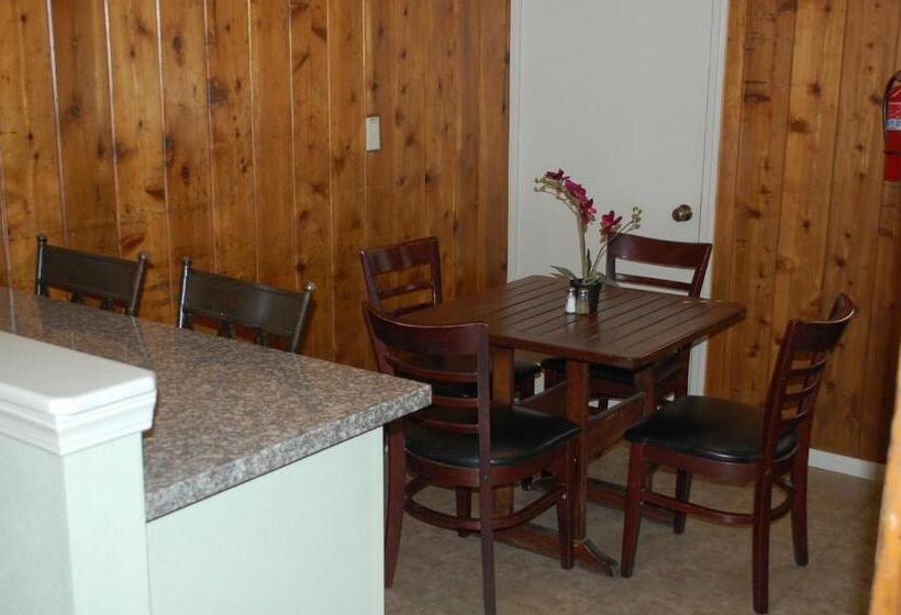 بنجلو قياسى غرفتين نوم, El Rancho Motel