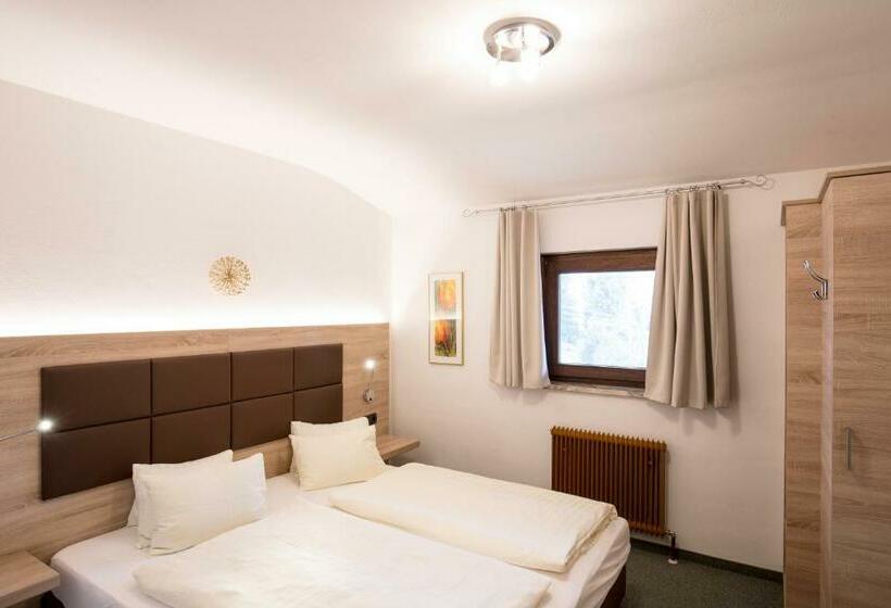 شقة غرفة واحدة, Altmünsterhof