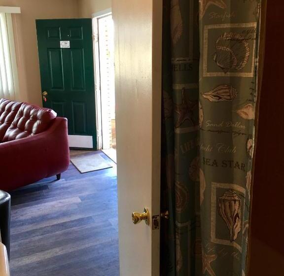 شقة غرفة واحدة, Big Bear Lodge