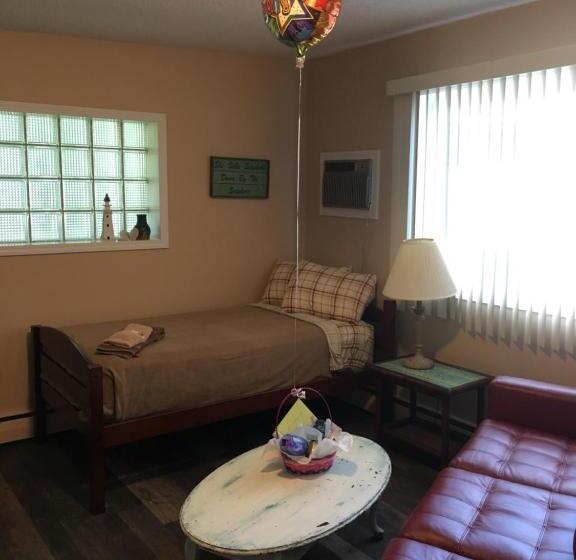 شقة غرفة واحدة, Big Bear Lodge