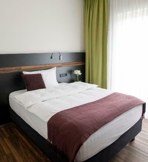 标准单人间, Campo