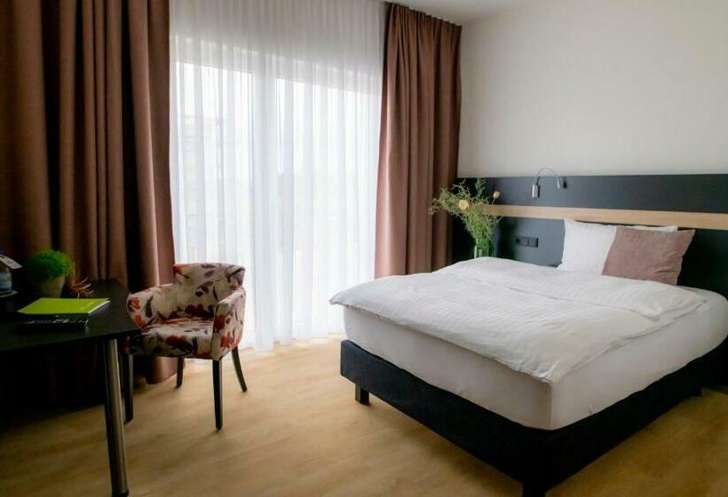 高级单人间, Campo