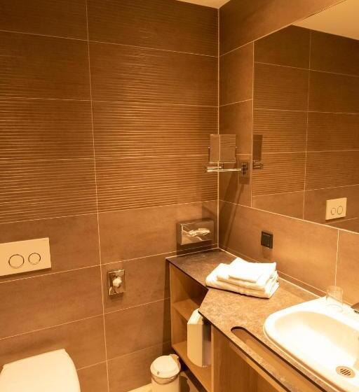 高级大房间, Campo