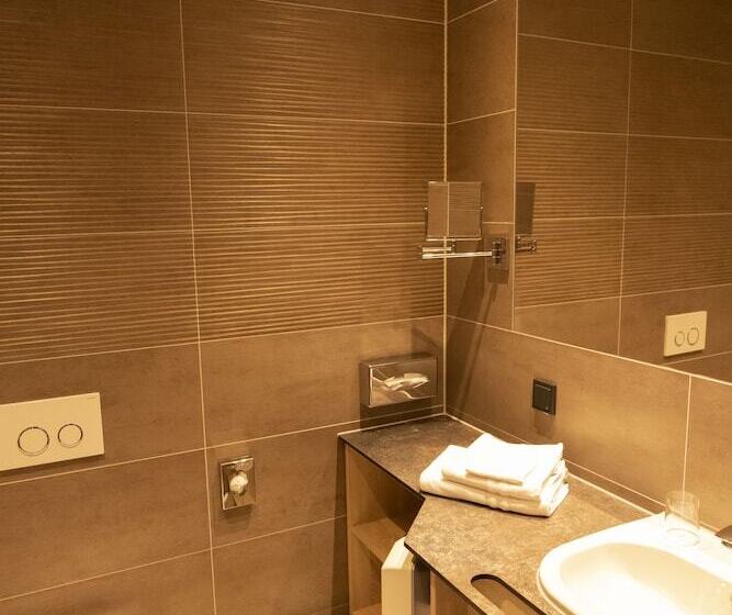 高级大房间, Campo