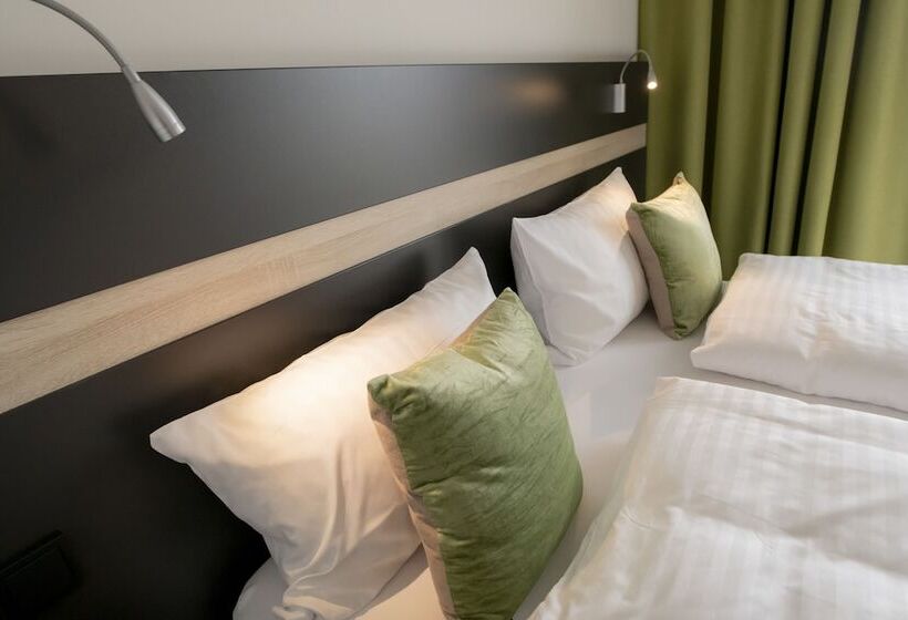 高级大房间, Campo