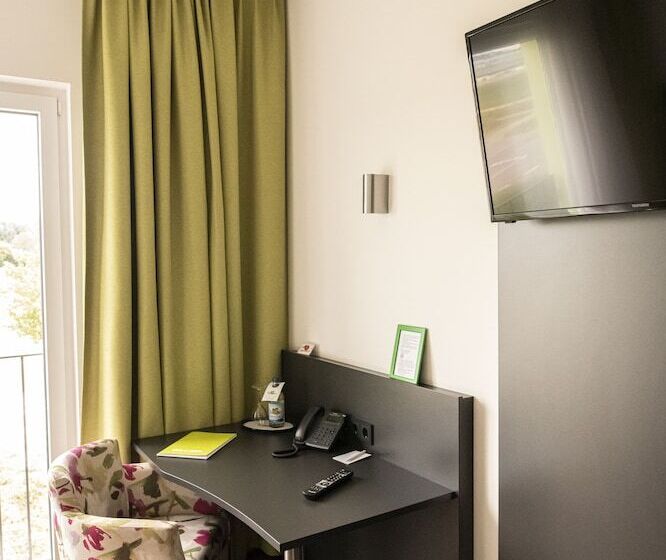 标准单人间, Campo