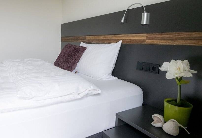 标准单人间, Campo