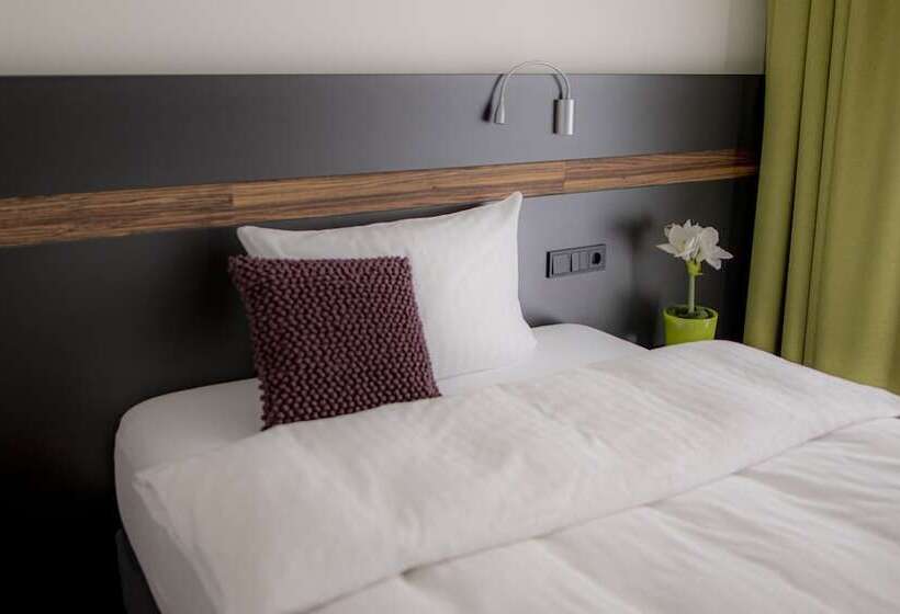 标准单人间, Campo