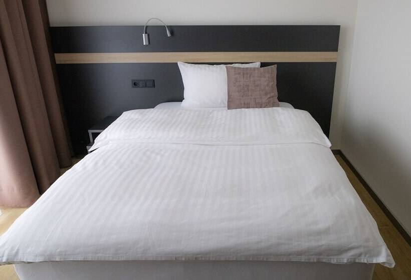 高级单人间, Campo