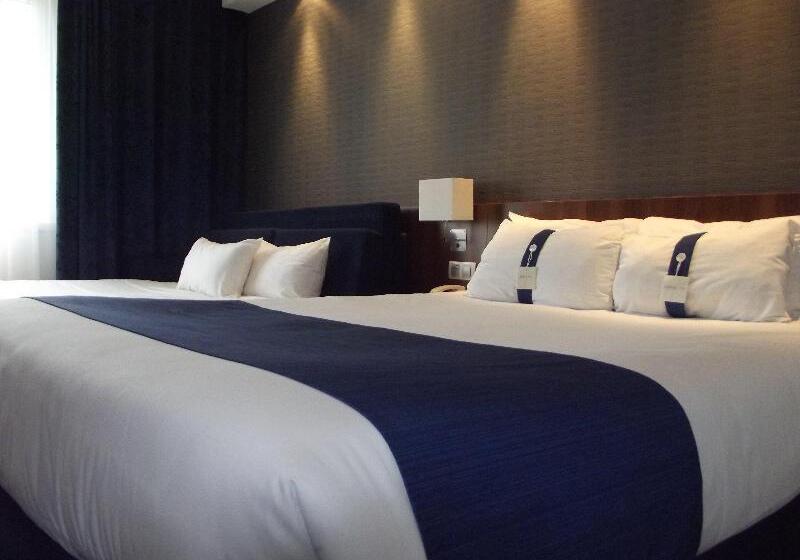 标准单人间, Campo