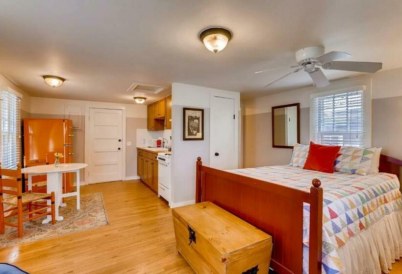 Suite, Colorado Chautauqua Cottages