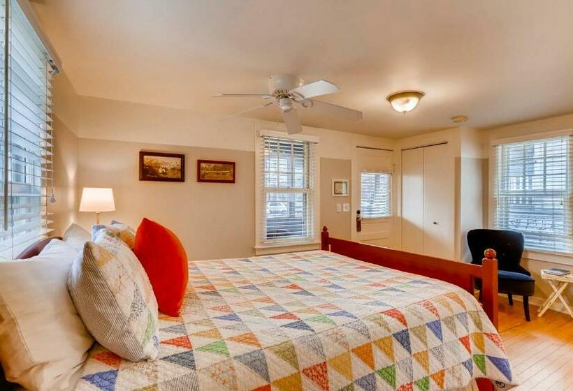 Suite, Colorado Chautauqua Cottages
