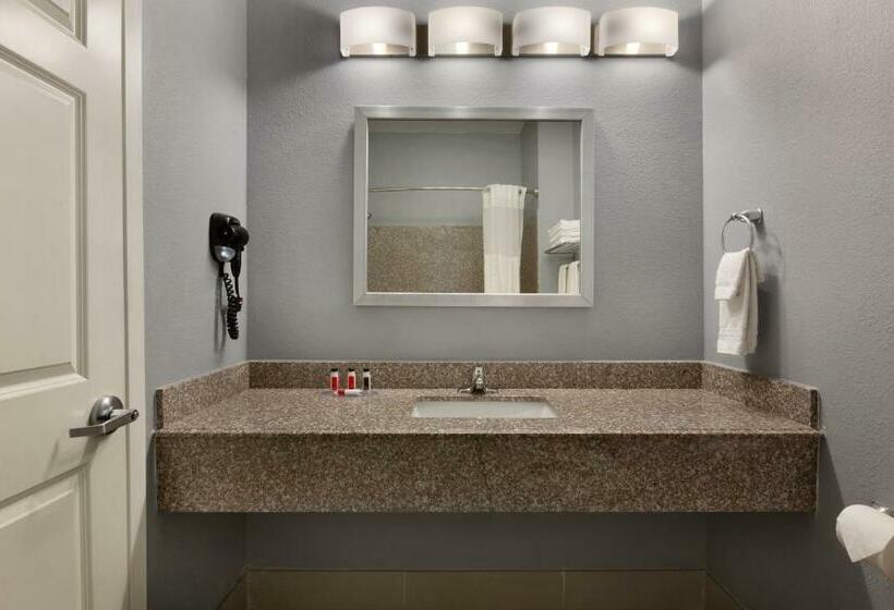 Номер Стандарт, Days Inn By Wyndham Odessa