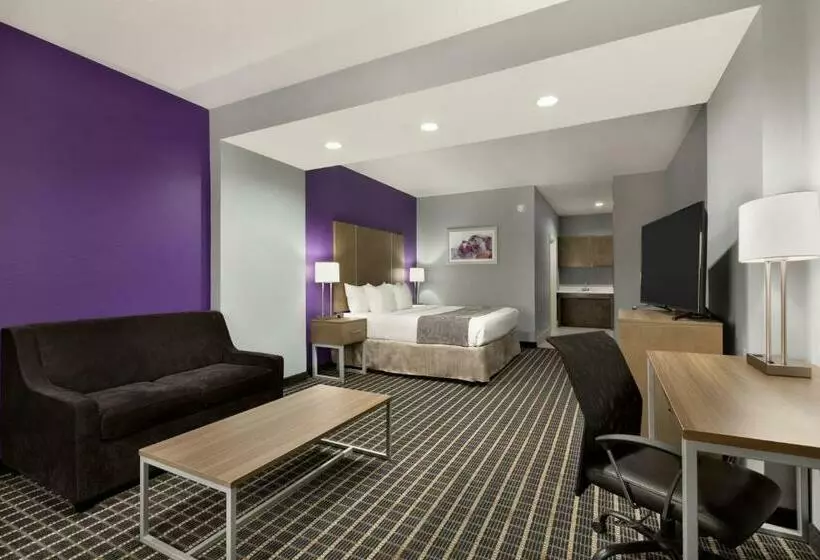 キングサイズベッドのスイートルーム, Days Inn By Wyndham Odessa