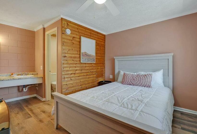 Номер Стандарт, Dry Dock Inn