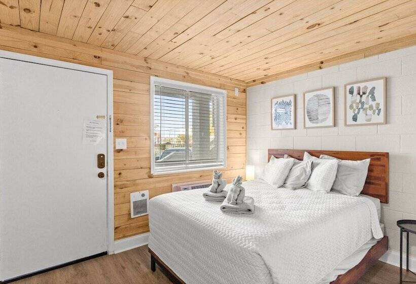 Четырехместный Номер Стандарт, Dry Dock Inn