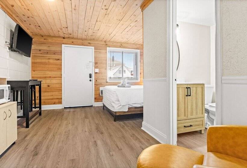 Четырехместный Номер Стандарт, Dry Dock Inn