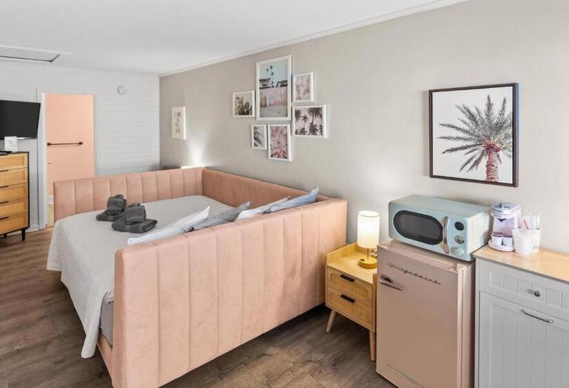 Номер Стандарт, Dry Dock Inn