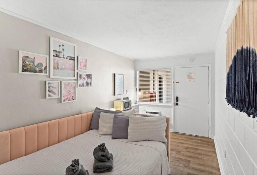 Номер Стандарт, Dry Dock Inn