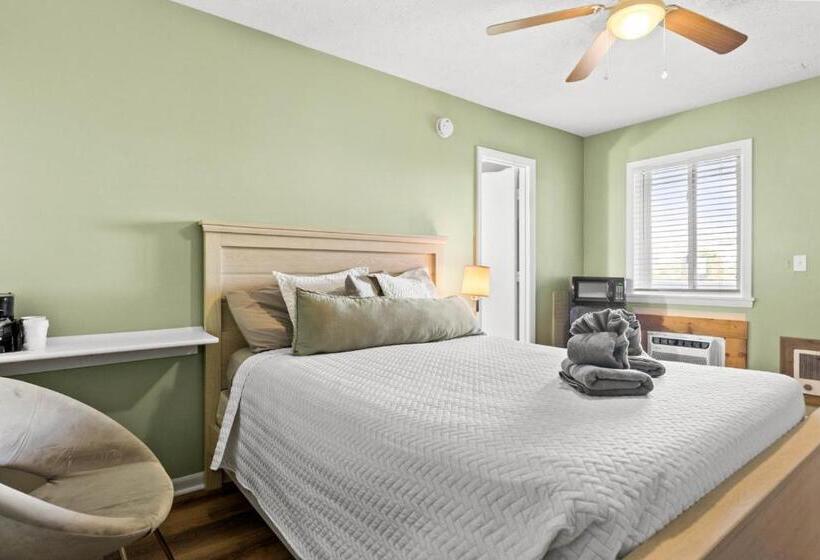 Номер Стандарт, Dry Dock Inn