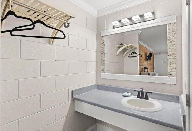 Номер Стандарт, Dry Dock Inn