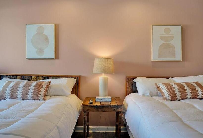 Номер Стандарт, Dry Dock Inn