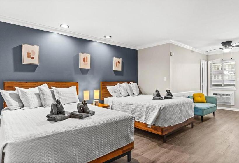 Четырехместный номер Премиум, Dry Dock Inn