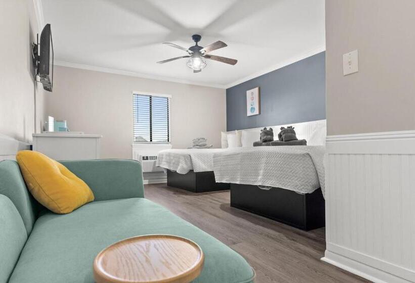 Четырехместный Номер Стандарт, Dry Dock Inn