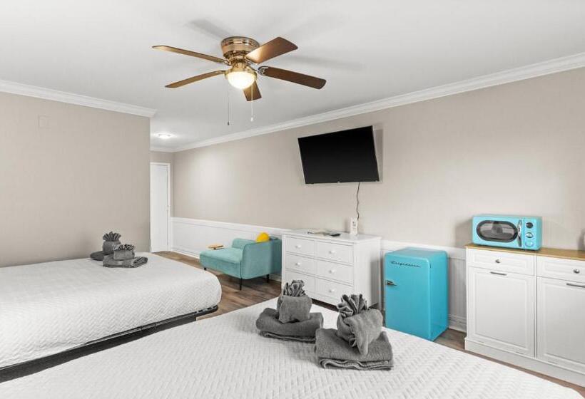 Четырехместный Номер Стандарт, Dry Dock Inn