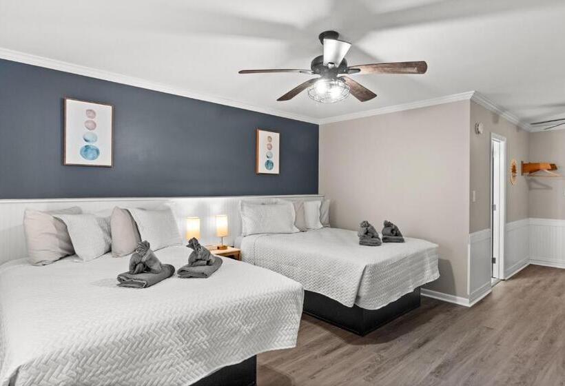 Четырехместный Номер Стандарт, Dry Dock Inn