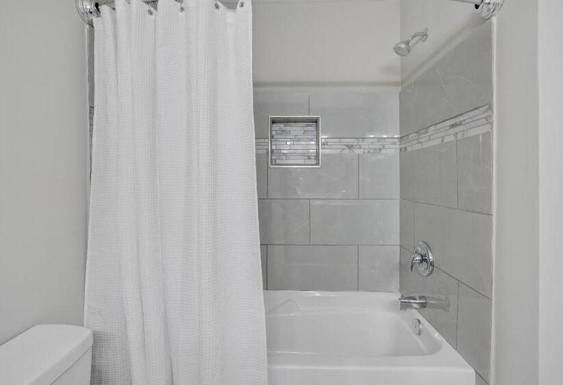 Апартаменты 1 Спальня с Балконом, Dry Dock Inn