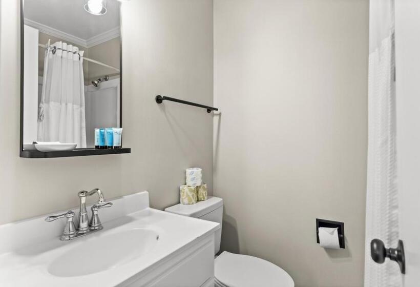 Номер Стандарт, Dry Dock Inn