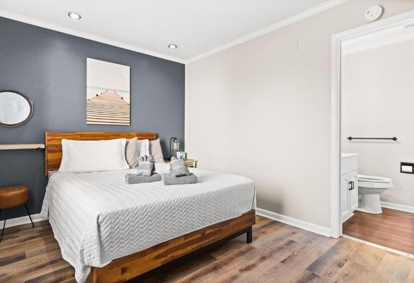 Номер Стандарт, Dry Dock Inn