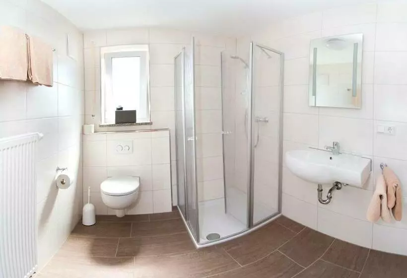 اتاق استاندارد یک نفره, Gästehaus Hötzl