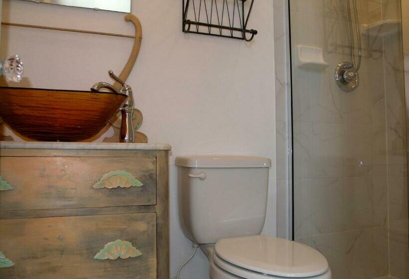 غرفة قياسية, Inn On The Avenue