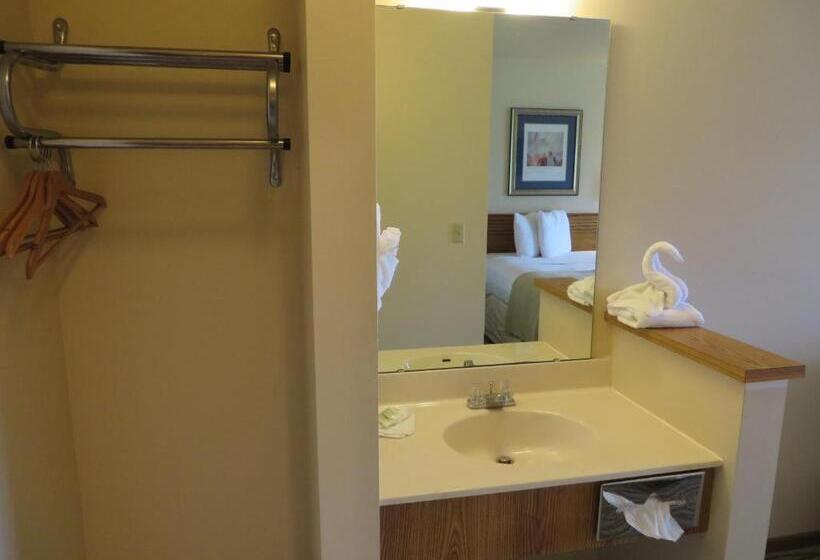 Quarto Triplo Estandar, Malibu Inn