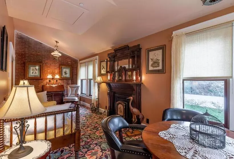 Superior-huone, Steele Mansion Inn & Gathering Hub