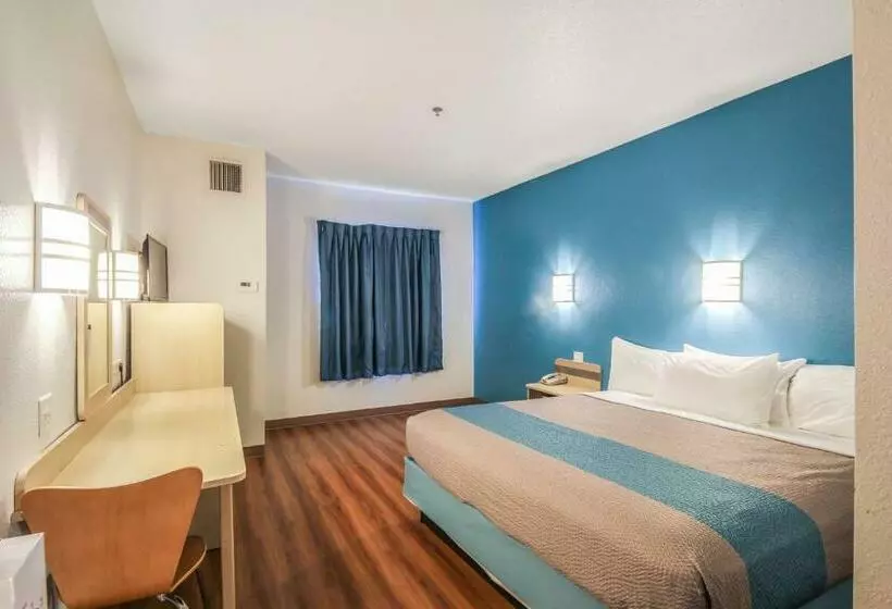 キングサイズベッドのデラックスルーム, Motel 6 New Braunfels