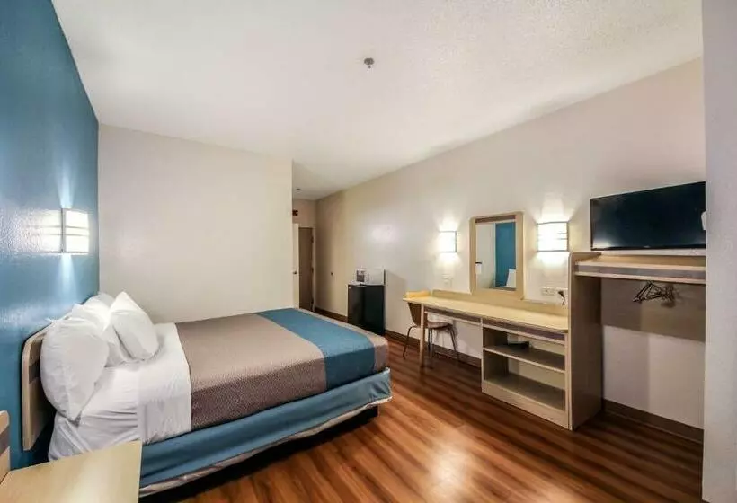 キングサイズベッドのデラックスルーム, Motel 6 New Braunfels