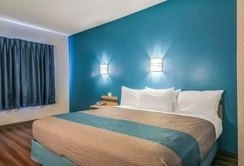 キングサイズベッドのデラックスルーム, Motel 6 New Braunfels