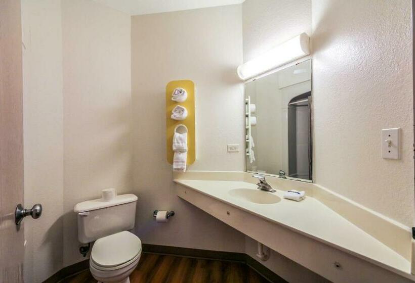 غرفة ديلوكس سرير كينج, Motel 6 New Braunfels