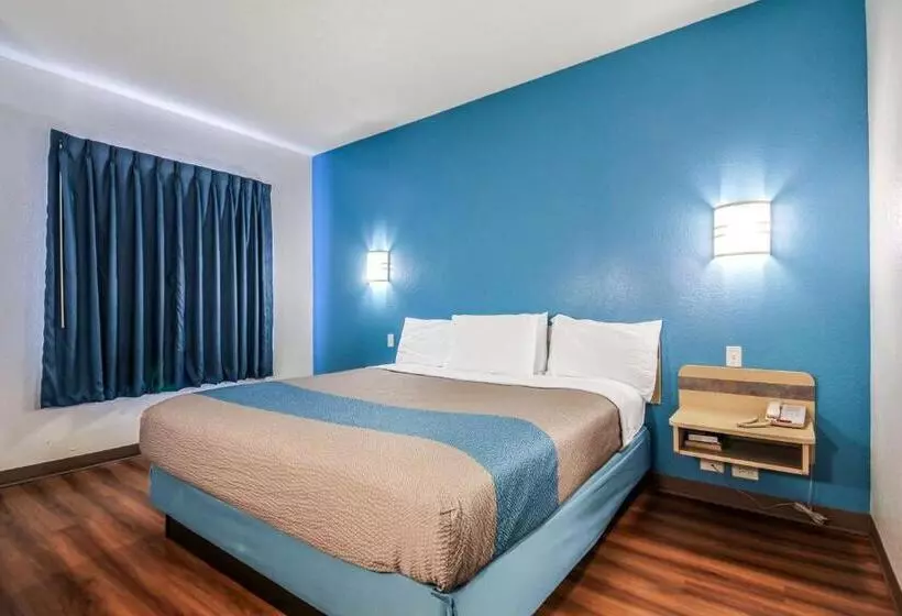 キングサイズベッドのスタンダードルーム, Motel 6 New Braunfels