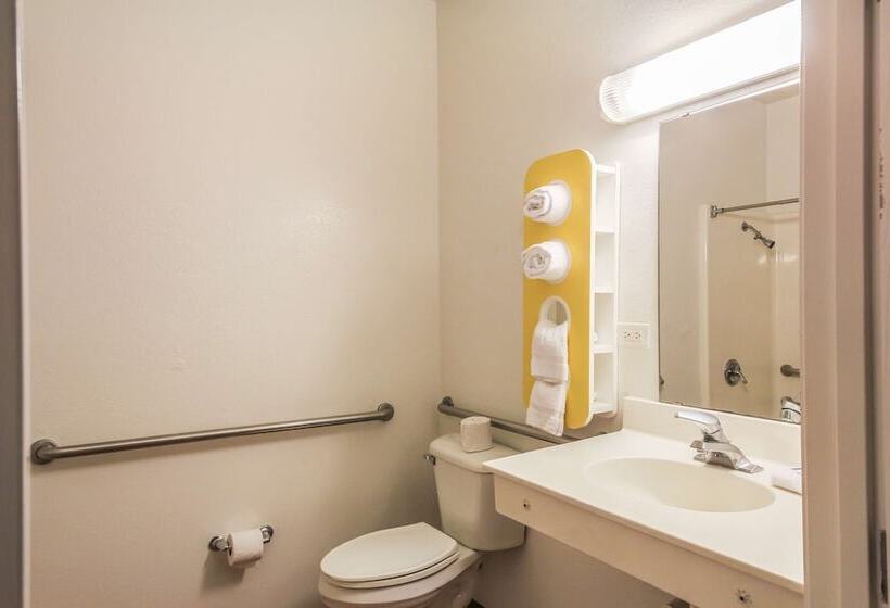 Номер Deluxe, Motel 6 New Braunfels